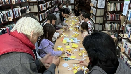 „Poiana cu narcise” a înflorit la Filiala Traian a Bibliotecii Județene