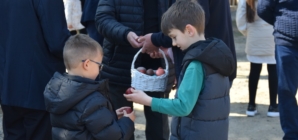 „Ciocota de pe Boci” a reunit cetățenii orașului Seini în cadrul concursului de ciocnit ouă, în prima zi de Paști