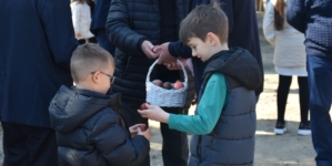 „Ciocota de pe Boci” a reunit cetățenii orașului Seini în cadrul concursului de ciocnit ouă, în prima zi de Paști