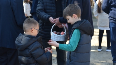 „Ciocota de pe Boci” a reunit cetățenii orașului Seini în cadrul concursului de ciocnit ouă, în prima zi de Paști