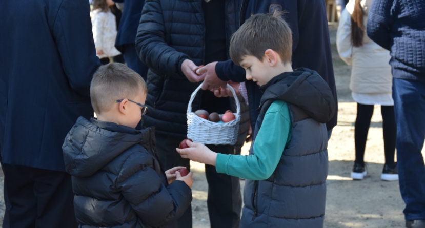 „Ciocota de pe Boci” a reunit cetățenii orașului Seini în cadrul concursului de ciocnit ouă, în prima zi de Paști