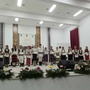 20 de tineri talentați vor participa la Festivalul-concurs de interpretare vocală „Care om horește mândru” din Dragomirești