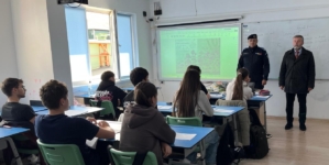 Elevii Colegiului Economic „Nicolae Titulescu”, informați privind riscurile traficului și consumului de droguri