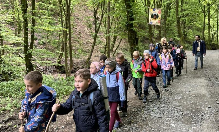 Cercetașii Maramureșului au avut parte de noi drumeții și lecții în mijlocul naturii