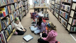 La joacă la bibliotecă