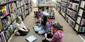 La joacă la bibliotecă