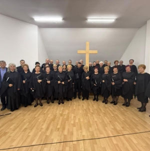 Vârstnicii de la Centrul CASPEV Baia Mare au avut parte de un concert înălțător de pricesne, în pragul Sărbătorilor Pascale