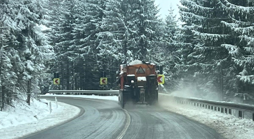 Primăvară cu zăpadă pe DN 18, în Pasul Prislop