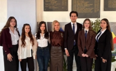 Elevi de la Colegiul Național „Dragoș Vodă” Sighetu Marmației, calificați la etapa națională a Olimpiadei de Dezbateri „Tinerii dezbat”
