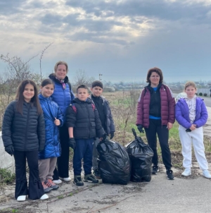 Campania „Maramureș curat” a reunit elevi, cadre didactice și cetățeni, în cadrul acțiunilor de ecologizare a comunei Fărcașa