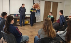 Polițiști la discuții cu copiii