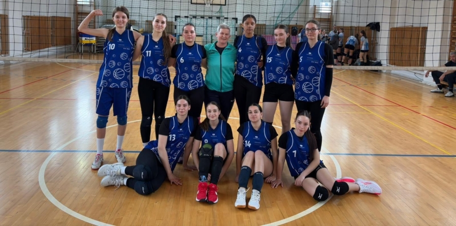 Echipa feminină de volei de la Colegiul „Gheorghe Șincai”, campioană zonală în cadrul Olimpiadei Sportului Școlar
