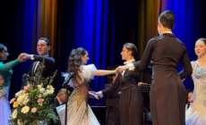 Trei perechi de dansatori ai Galactic Dance Baia Mare, au acompaniat prestigioasa orchestră Wienerklassik, în cadrul concertului de muzică clasică „Călătoria Valsurilor”
