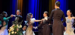 Trei perechi de dansatori ai Galactic Dance Baia Mare, au acompaniat prestigioasa orchestră Wienerklassik, în cadrul concertului de muzică clasică „Călătoria Valsurilor”
