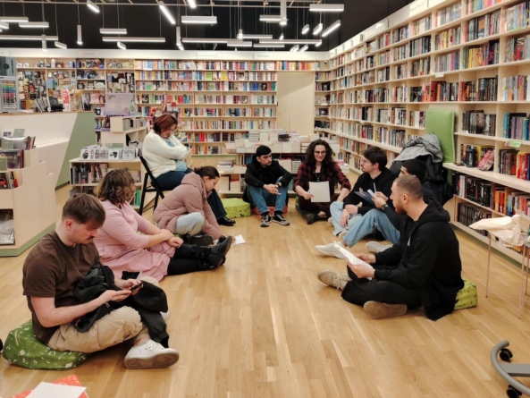 Dialoguri Educaționale Responsabile la Cărturești Baia Mare: tinerii sunt invitați la o nouă întâlnire pe tema oportunităților