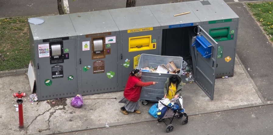 Amenzi pentru mai multe persoane care au scotocit prin gunoaie din eco-insule digitalizate