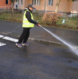 Acțiuni de igienizare a străzilor și parcărilor în Baia Mare