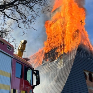 Biserică în flăcări, la Șurdești