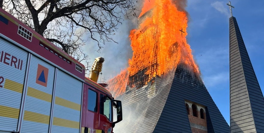 Biserică în flăcări, la Șurdești