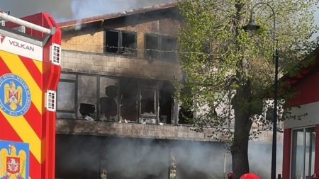 Incendiu într-un spațiu comercial din Copalnic Mănăștur