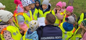 Copii la vânătoare de comori cu jandarmii montani