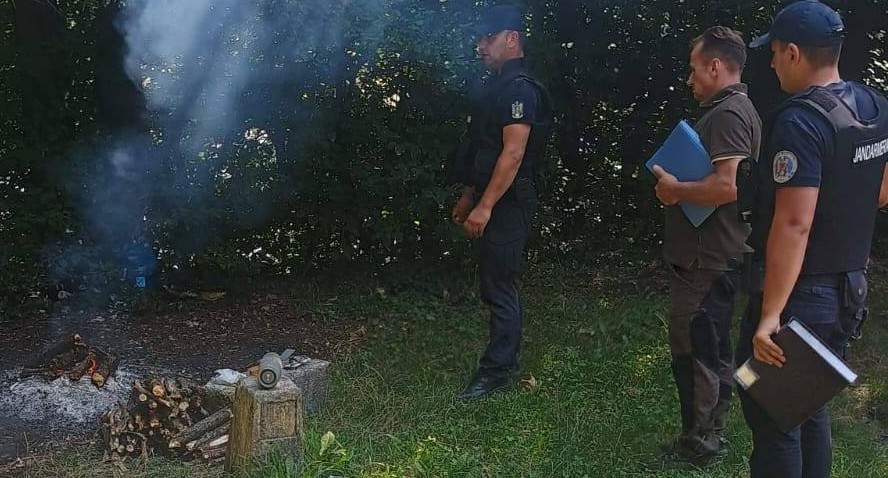 Recomandările jandarmilor maramureșeni pentru cei care vor să meargă cu cortul sau să iasă la picnic în minivacanța de 1 Mai