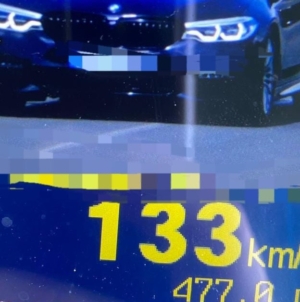 Prins conducând prin Ariniș cu 133 km/h