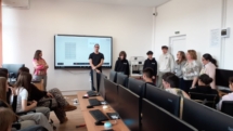 Elevii de la Liceul Teoretic „Ioan Buteanu” Șomcuta Mare, inițiați în robotică de echipa Colegiului Național „Vasile Lucaciu” Baia Mare