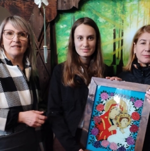 O tânără din cadrul Casei de Tip Familial Tompa Sighetu Marmației a participat cu lucrări proprii la expoziția de icoane „Lumina din Lumină”