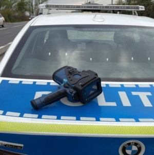 Zeci de mașini trase pe dreapta. S-au dat amenzi și s-au reținut certificate de înmatriculare