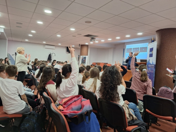 Elevii Școlii Gimnaziale „George Coșbuc”, instruiți privind siguranța în mediul digital