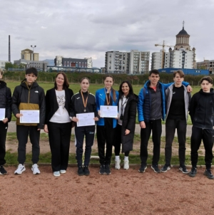 Elevi ai Colegiului Național „Gheorghe Șincai”, premiați în cadrul etapei județene a Olimpiadei Naționale a Sportului Școlar la Tetratlon și Pentatlon