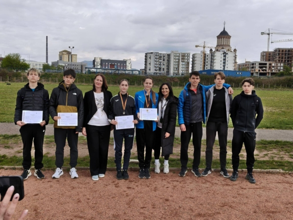 Elevi ai Colegiului Național „Gheorghe Șincai”, premiați în cadrul etapei județene a Olimpiadei Naționale a Sportului Școlar la Tetratlon și Pentatlon
