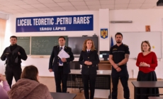 Reprezentanți ai Penitenciarului din Baia Mare, în dialog cu elevii de liceu din Târgu Lăpuș