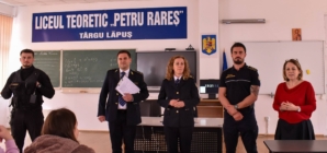 Reprezentanți ai Penitenciarului din Baia Mare, în dialog cu elevii de liceu din Târgu Lăpuș