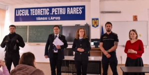 Reprezentanți ai Penitenciarului din Baia Mare, în dialog cu elevii de liceu din Târgu Lăpuș