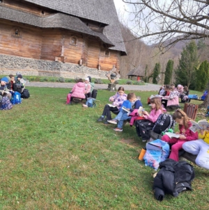 Învățare pentru toți în județul Maramureș: elevii au participat la activități de lectură în aer liber