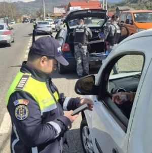 100 de amenzi date într-o singură zi în urma unor controale în zonele trecerilor la nivel cu calea ferată