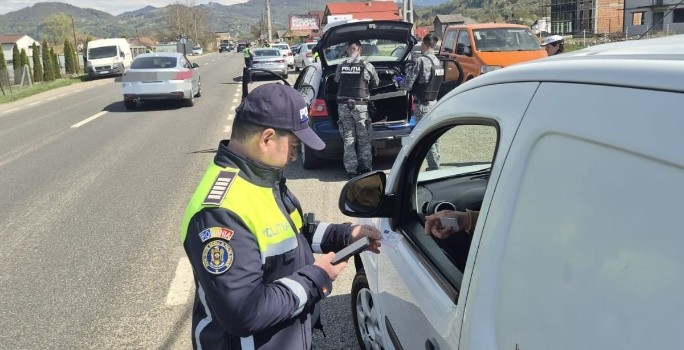 100 de amenzi date într-o singură zi în urma unor controale în zonele trecerilor la nivel cu calea ferată