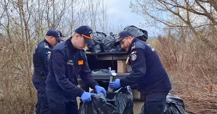 Polițiștii de frontieră s-au alăturat campaniei „Maramureș curat”