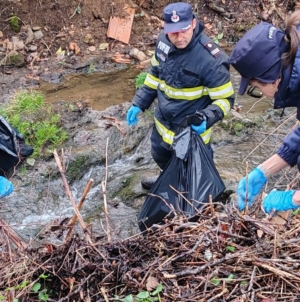 Pompieri la curățenie