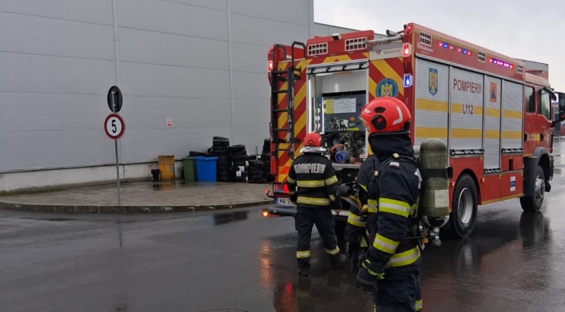 Explozie într-o încăpere a unui centru comercial din Baia Mare. O persoană a fost rănită