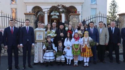 Preasfințitul Părinte Timotei Sătmăreanul a slujit la Parohia Ortodoxă „Sfântul Mare Mucenic Gheorghe” din Satu Mare, în Duminica Floriilor