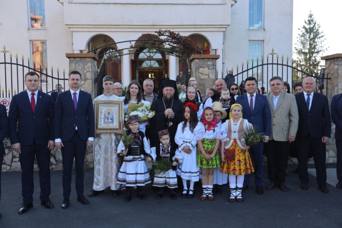 Preasfințitul Părinte Timotei Sătmăreanul a slujit la Parohia Ortodoxă „Sfântul Mare Mucenic Gheorghe” din Satu Mare, în Duminica Floriilor