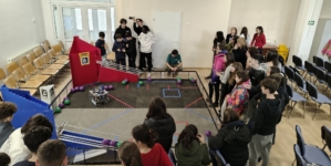 Întâlnire interculturală internațională la Colegiul Național „Vasile Lucaciu” Baia Mare: un grup de elevi italieni a pășit în universul roboticii și tehnologiei