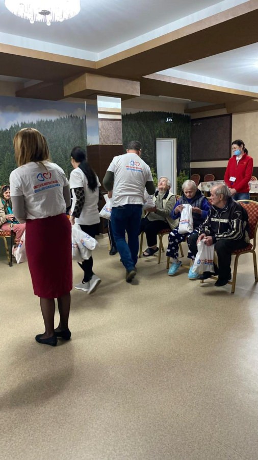Gesturi de suflet din partea asistenților medicali comunitari pentru vârstnicii din Centrul „Rustic” Baia Sprie