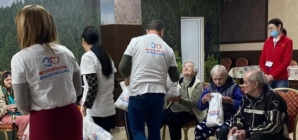 Gesturi de suflet din partea asistenților medicali comunitari pentru vârstnicii din Centrul „Rustic” Baia Sprie