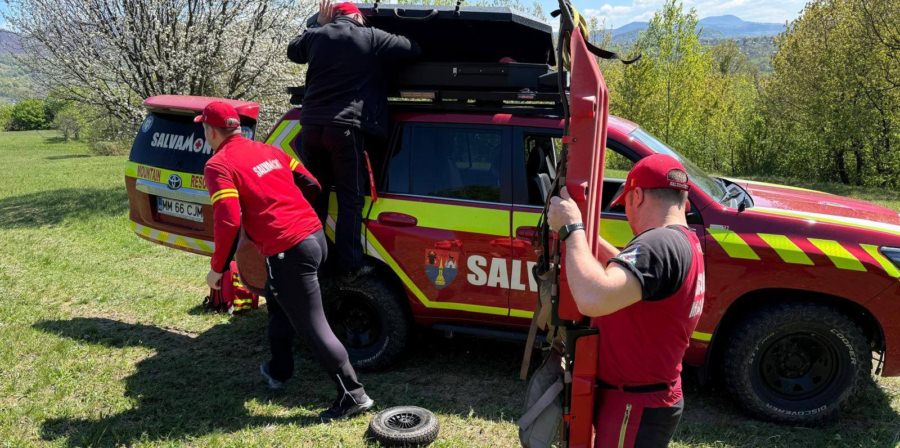Intervenție a salvamontiștilor în sprijinul unui bărbat rănit într-o zonă cu acces dificil din Baia Sprie