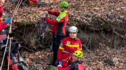 Intervenție a salvamontiștilor cu o tiroliană improvizată în sprijinul unui bărbat accidentat