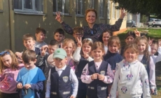 Elevii de la Școala Gimnazială Nr. 9 Borșa, implicați în activitățile de înfrumusețare a școlii